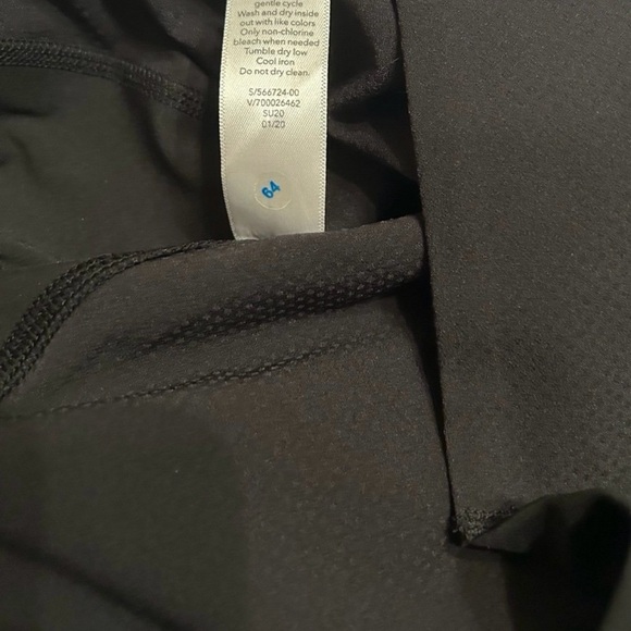 Athleta Ultimate Dobby Black Mesh Capri Size Medium - Picture 9 of 12